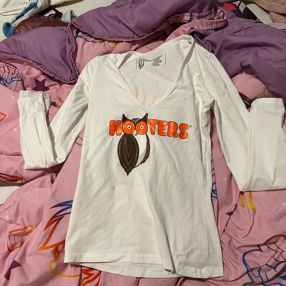Hooters long sleeve shirt Small